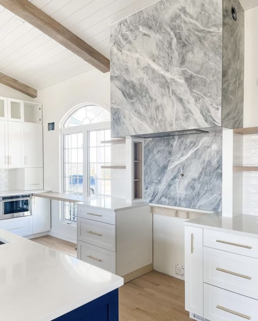 backlit-kitchen-wa;ll-blue-onyx