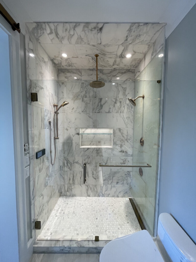 onyx-natural-stone-wall-bathroom